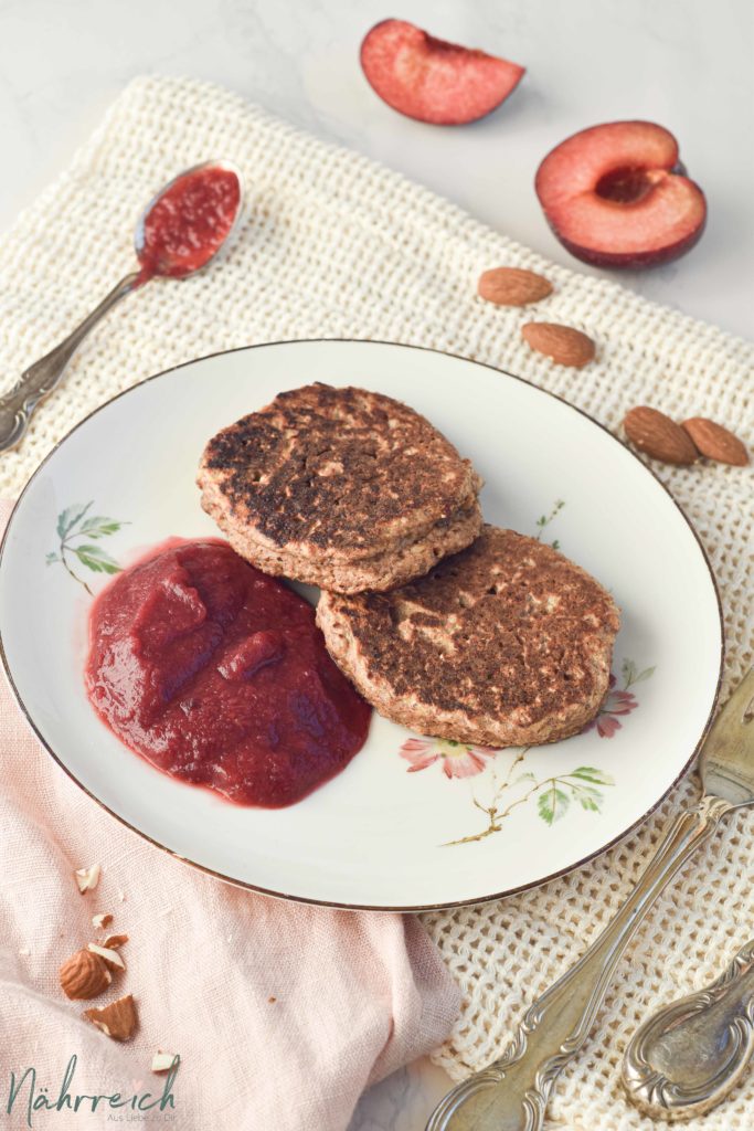 Mandel-Pancakes mit Pflaumenmus – naehrreich.net